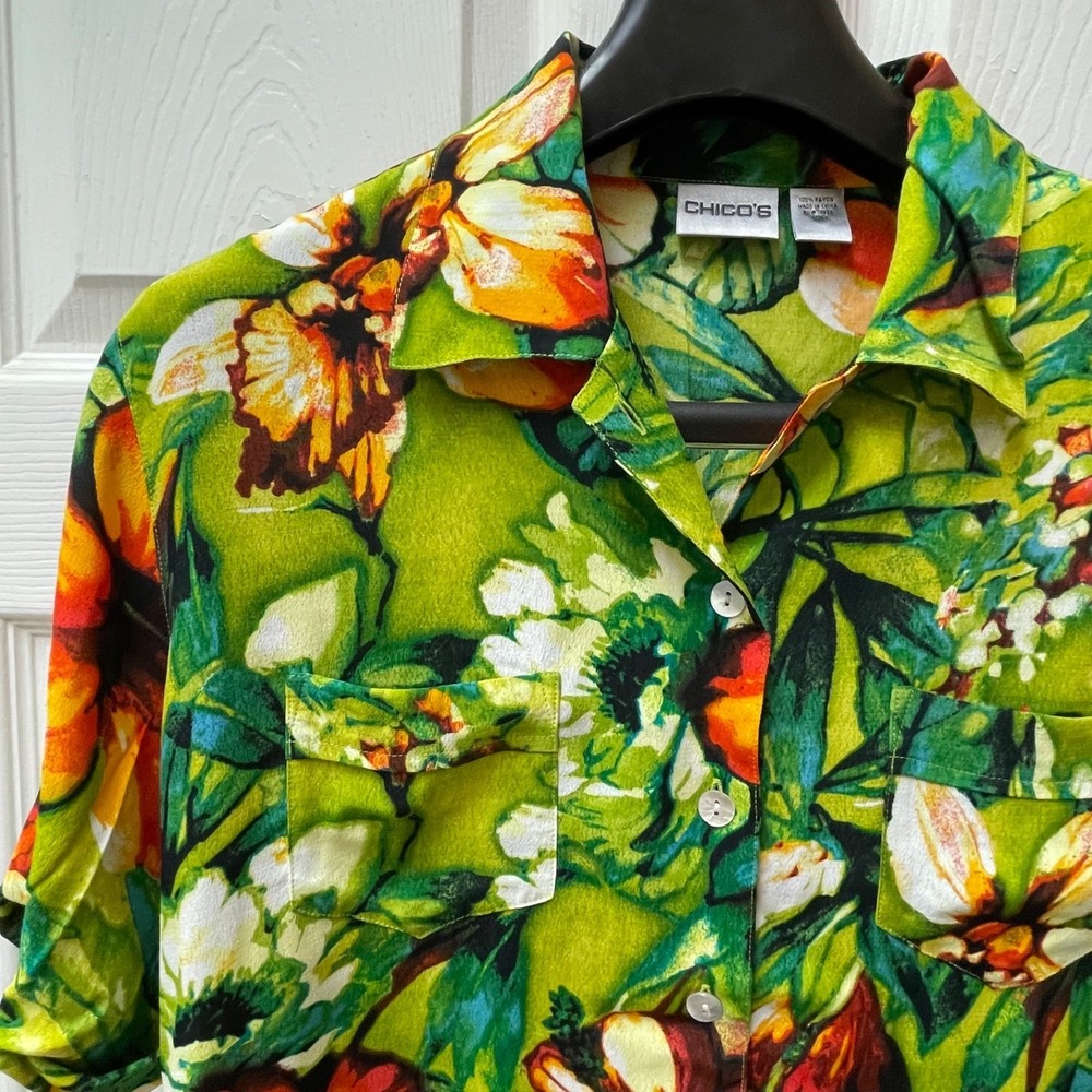 Vintage Chico's Women's Size 1 (M) Tropical Print 100%‎ Rayon Roll-Tab Shirt - Picture 4 of 11